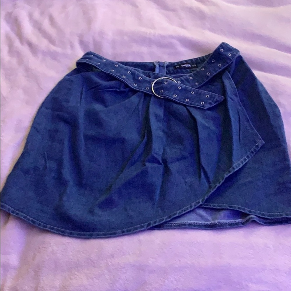 Denim skirt with belt connected